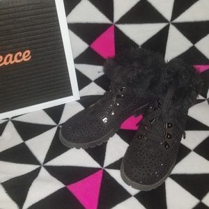 Girls furry boots